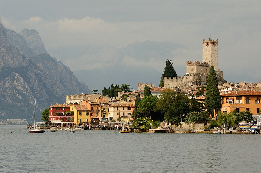 Malcesine (Veneto, Italien) ist eine Stadt am Ostufer...