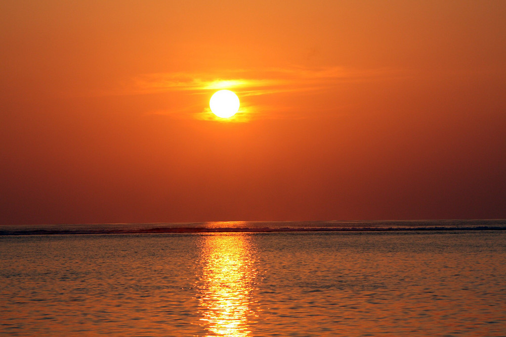 Malediven Meeru Sonnenuntergang kurz nach 18 Uhr Ortszeit