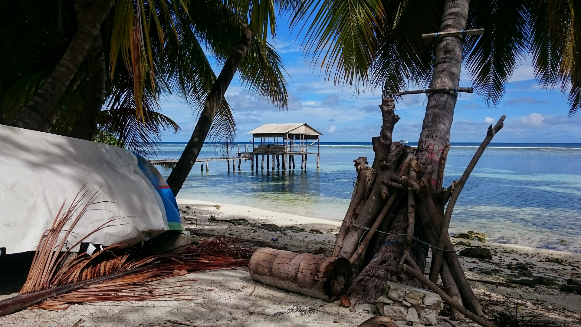 Malediveninsel "Dhidhdhoo" traurig schön