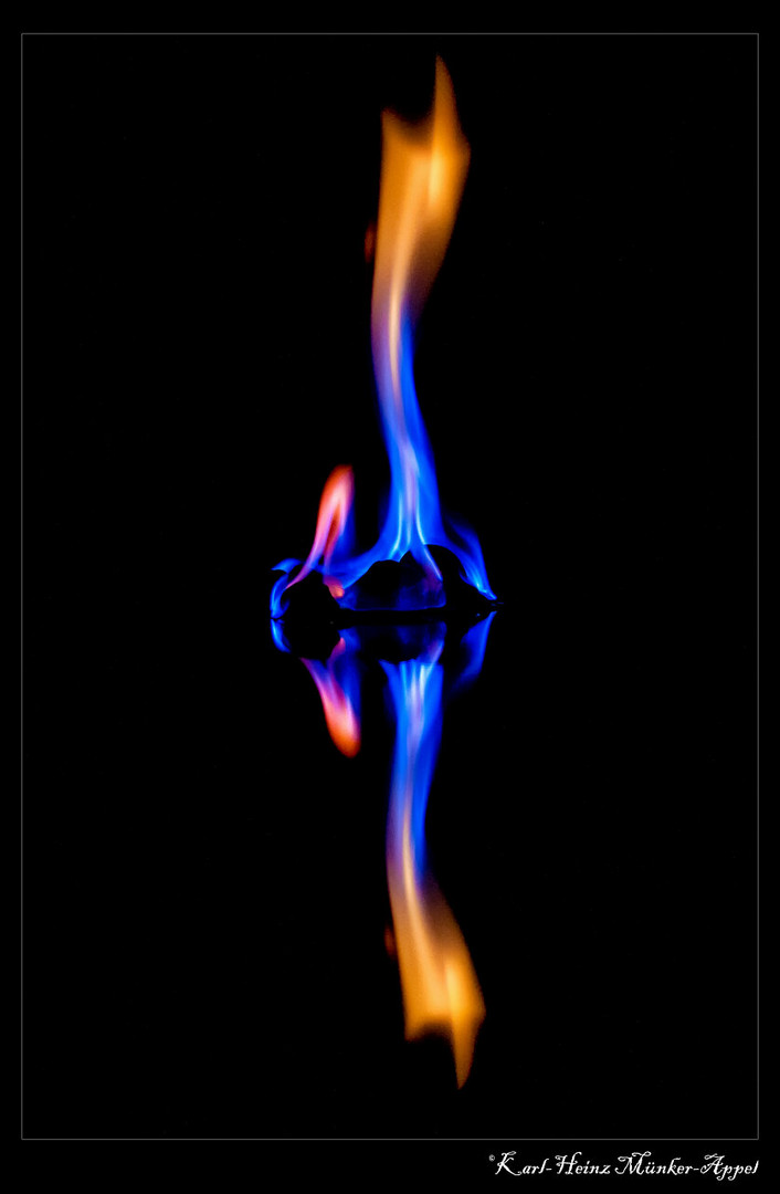 Malen Mit Feuer Foto Bild Experimente Gespiegelt Fotokunst Bilder Auf Fotocommunity