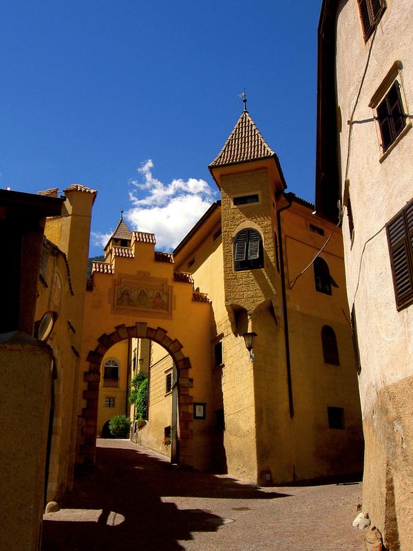 Malerische Schlosskellerei in Kaltern / Südtirol