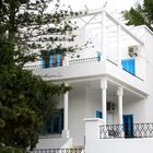 Malerische weiße Häuser mit blauen Fenster (La Goulette / Tunesien)