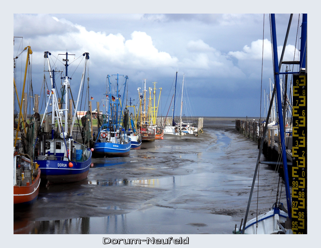 Malerischer Hafen von Dorum