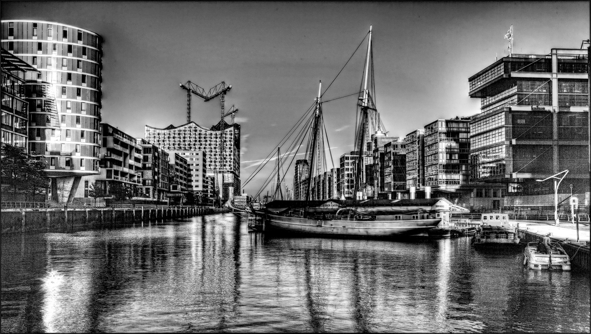 malerischer Traditionsschiffhafen in der Hafencity Hamburg .....