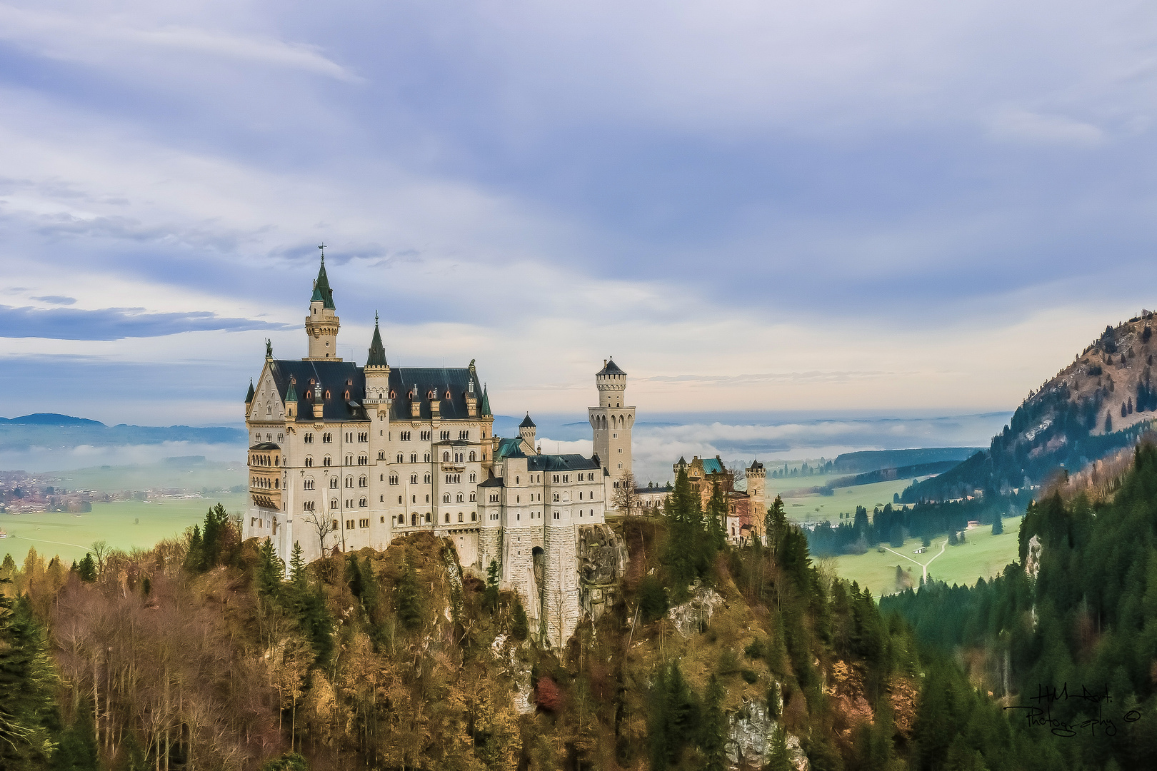 Malerisches Schloss Neuschwanstein im Herbstgewand