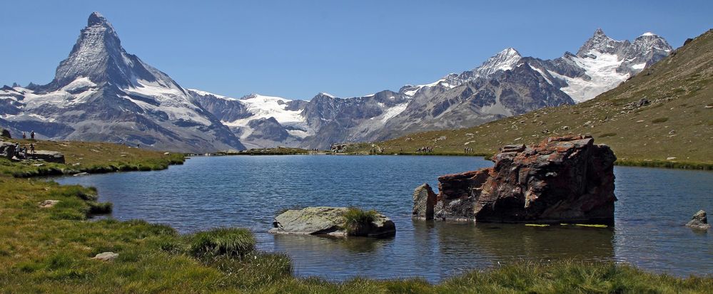 Malerisches Szenario am Stellisee am Unterrothorn bei Zermatt im Wallis...