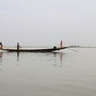 Mali : pirogue de pêcheurs sur le lac Debo