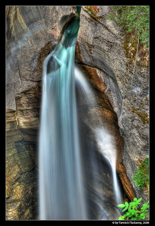 Maligne Canyon - Waterfall