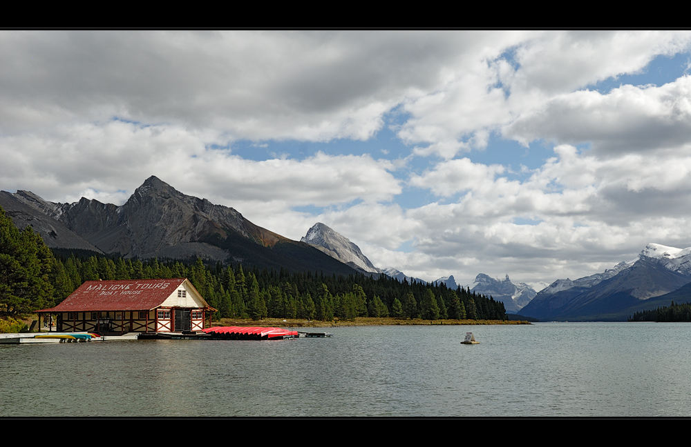 [ Maligne Lake ]