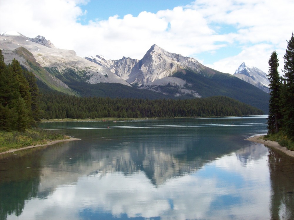 Malinge Lake in Kanada