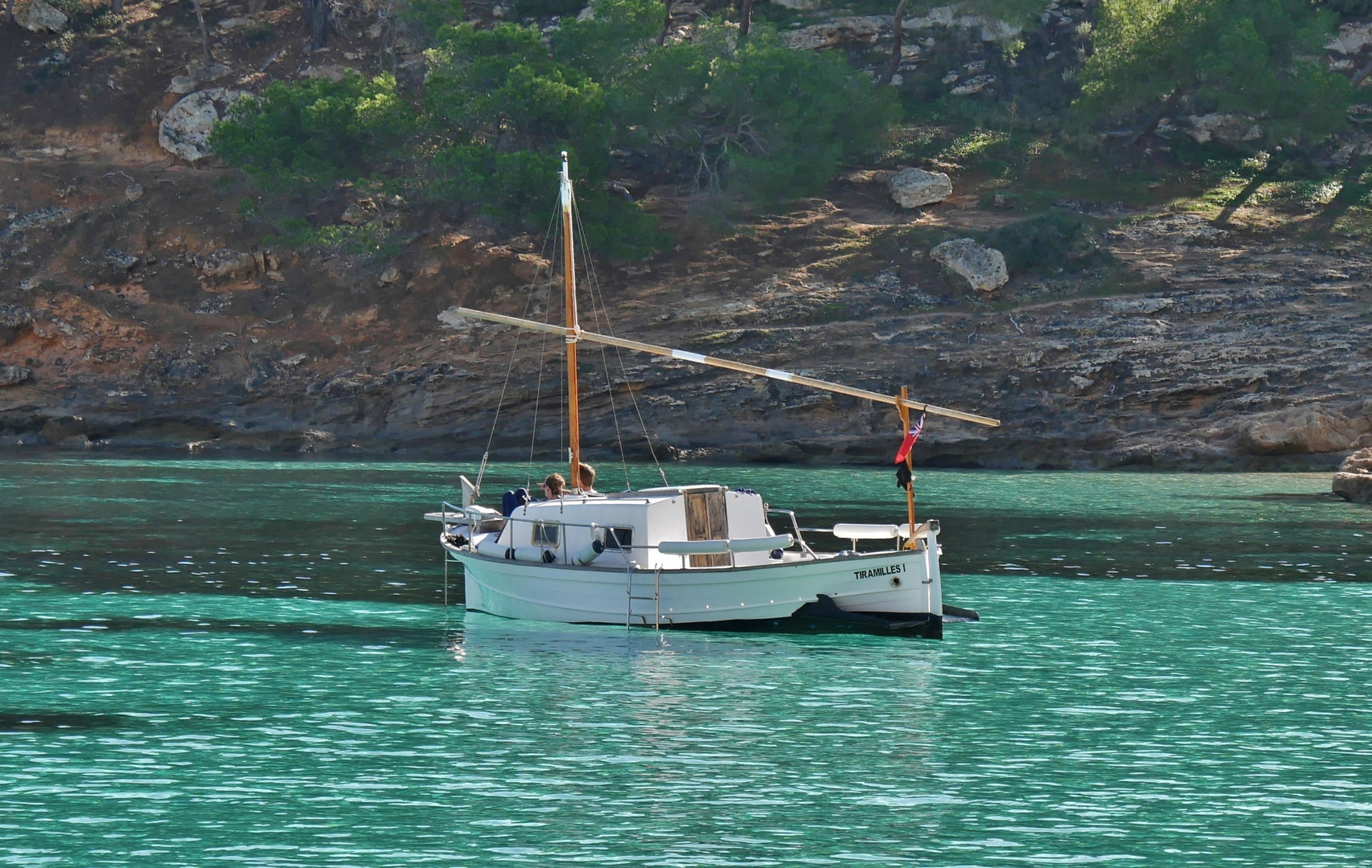 Mallorca, kleines Fischerboot in einer Bucht