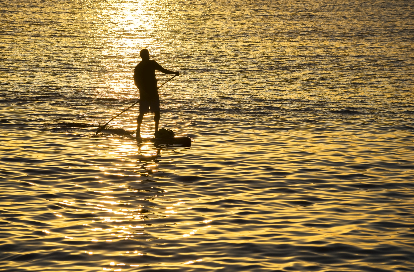 Mallorca-Standing Paddling im Sonnenuntergang