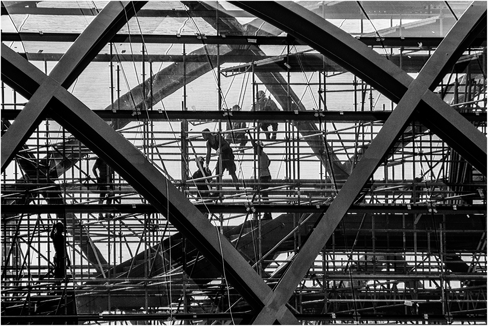 Malocher auf der Baustelle der U4-Haltestelle ELBBRÜCKEN ...