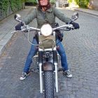 Mama, fahr das Moped vor!