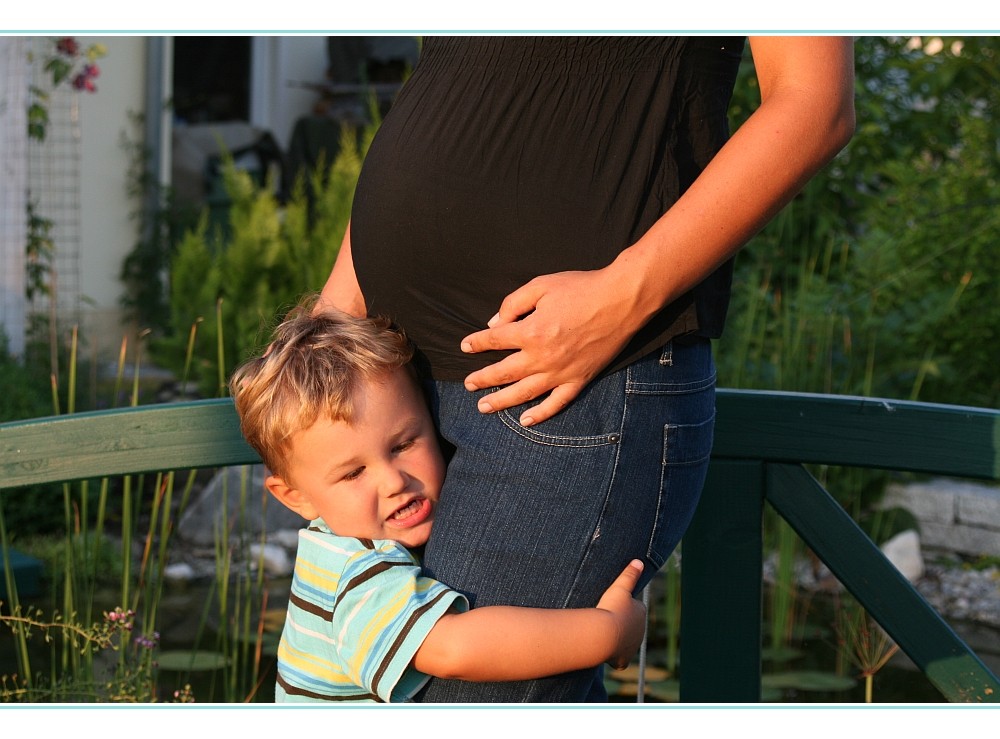 Mama, ich kann mein Schwesterchen schon hören!