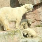 Mama Vera mit den Jungen Gregor und Aleut