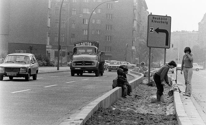 " Mama, wann ist der Sandkasten endlich fertig?"