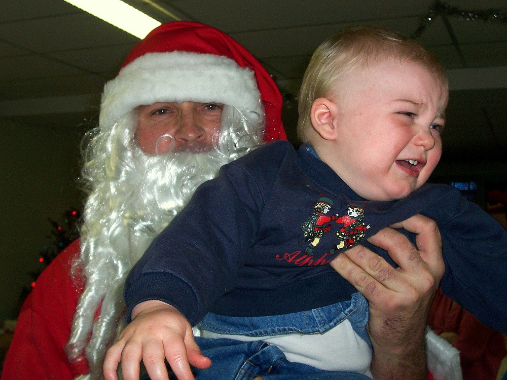 MAMAN !!! C'EST PAS LE VRAI PERE NOEL !!