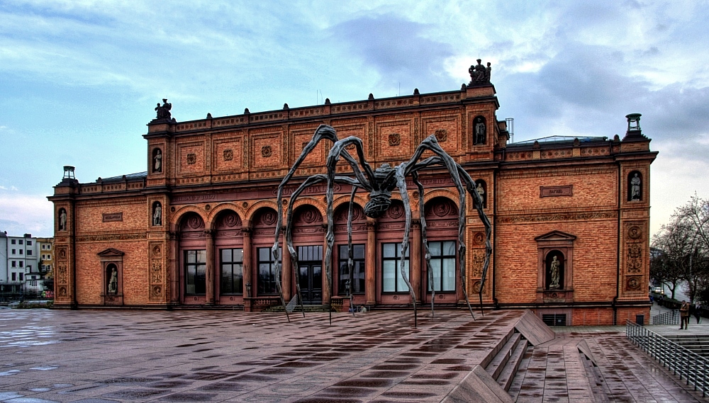 Maman [vor der Kunsthalle]