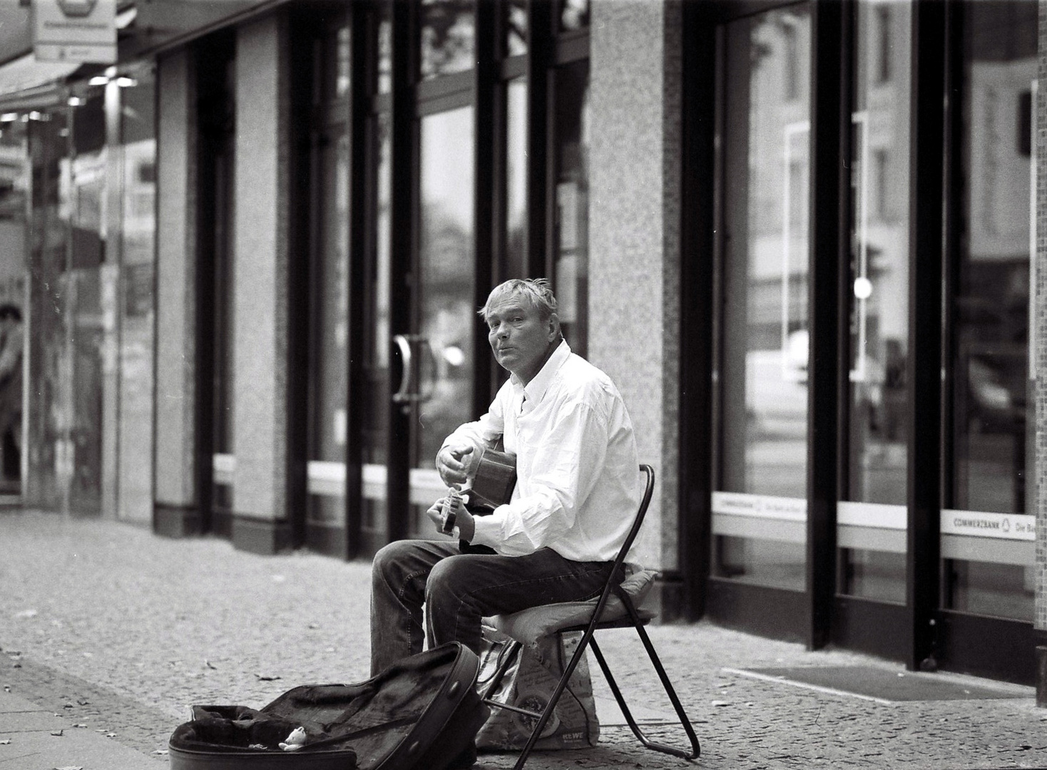 Mamiya M645,  Mamiya Sekor150mm f3.5 Film:  Ilford Delta 400 Street Musician, Berlin-Steglitz