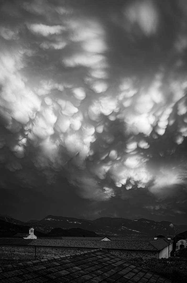 Mammatus Wolken am Abendhimmel