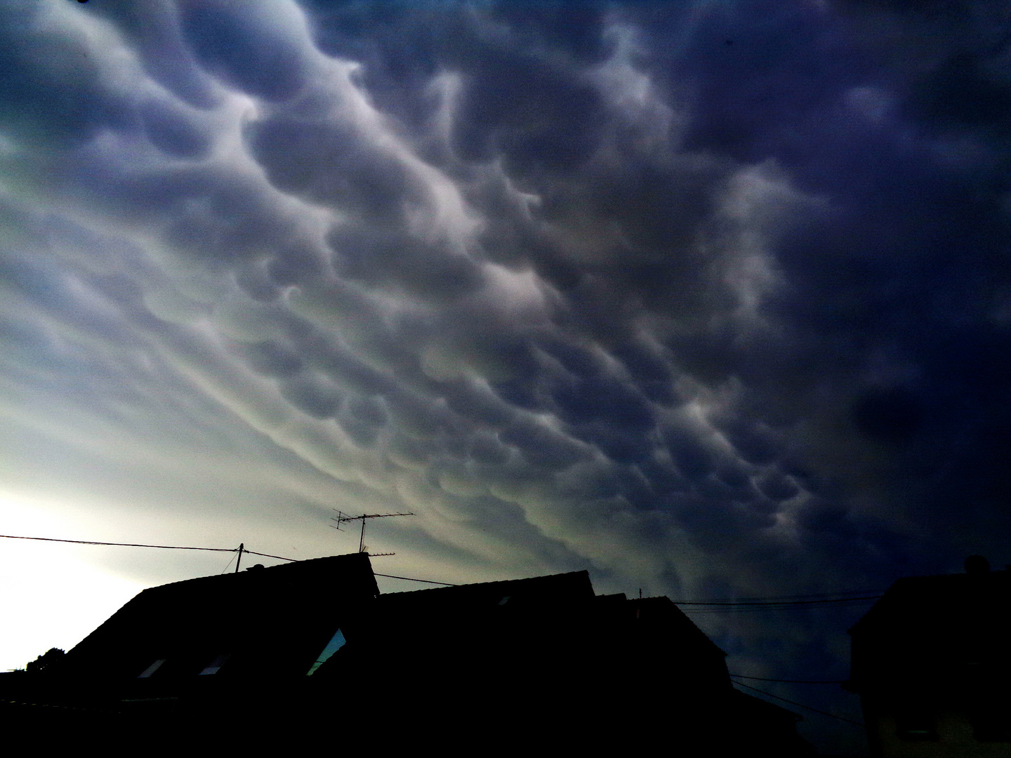 Mammatuswolken vor der Tornadonacht in Seefelden