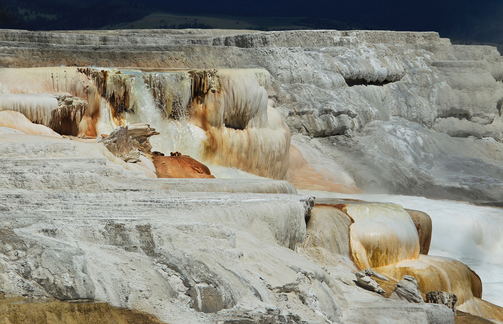 mammoth Hot Springs 3