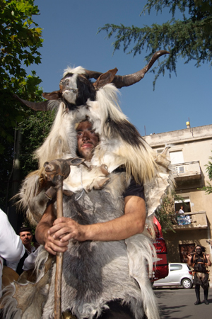 Mamutzone - Maschera carnevalesca di Samugheo (OR) - Sardegna