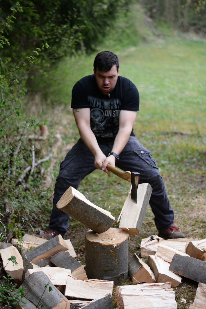 Man against Wood ||