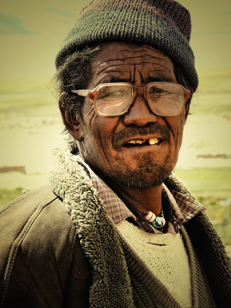 man at tsomoriri lake