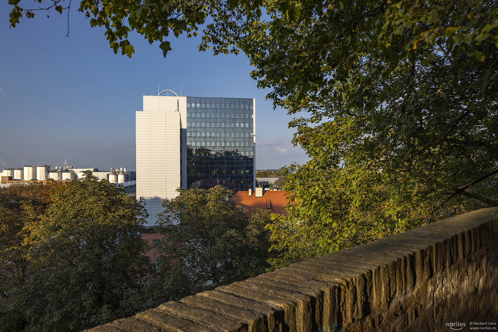 MAN Diesel Tower im Licht