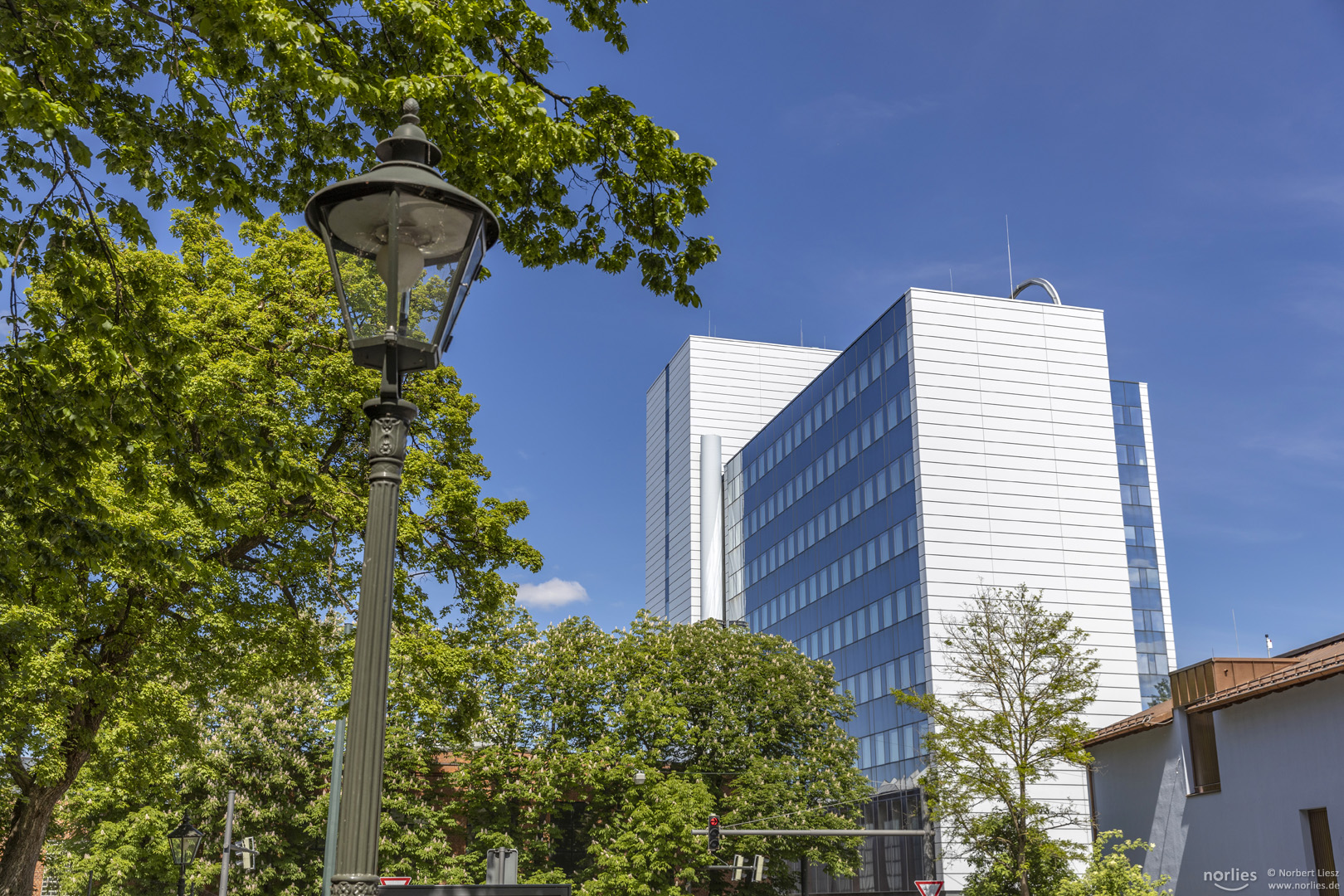 MAN Hochhaus im Licht