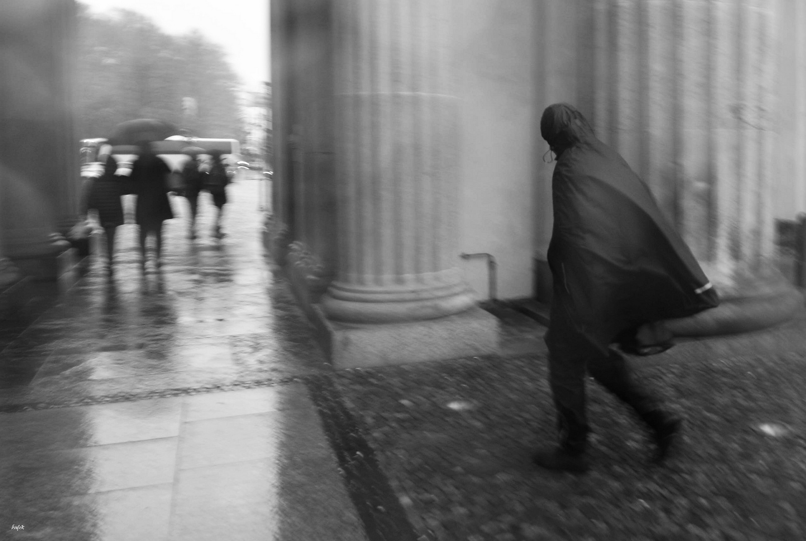 Man in the Long Black Coat Foto & Bild fotos, people, street Bilder