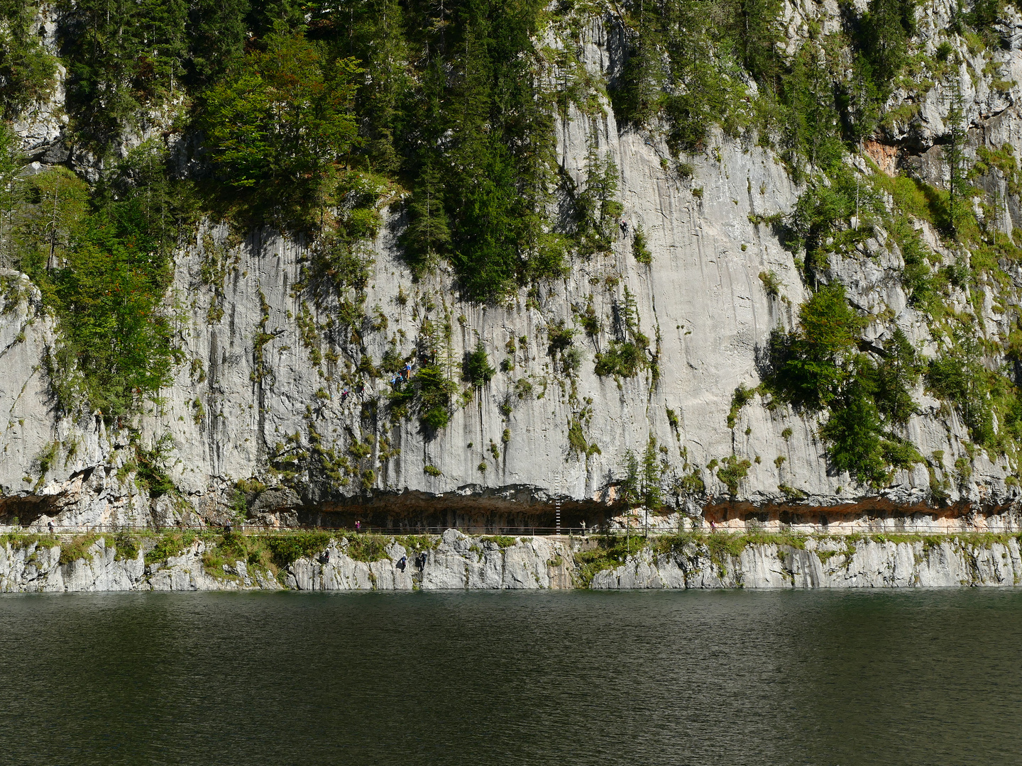 Man kann am Gosausee auch klettern