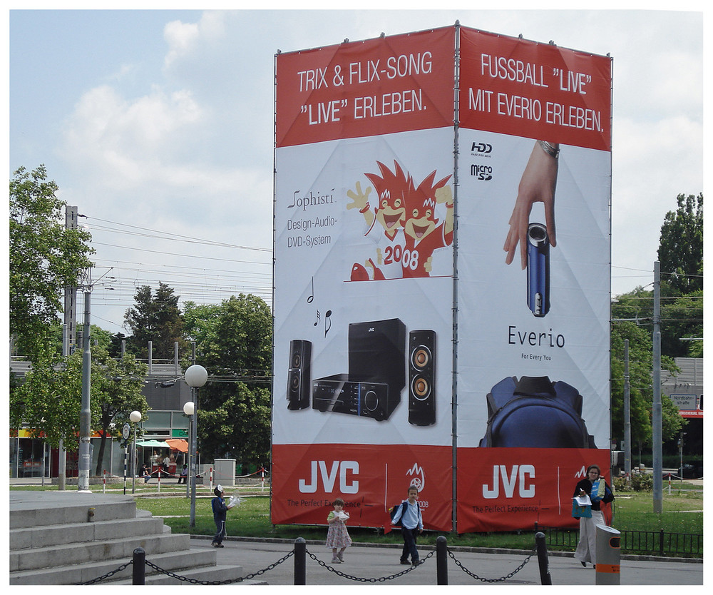 Man kann doch mit allem werbung machen - foto aufgenommen auch am praterstern in wien - rot knallt