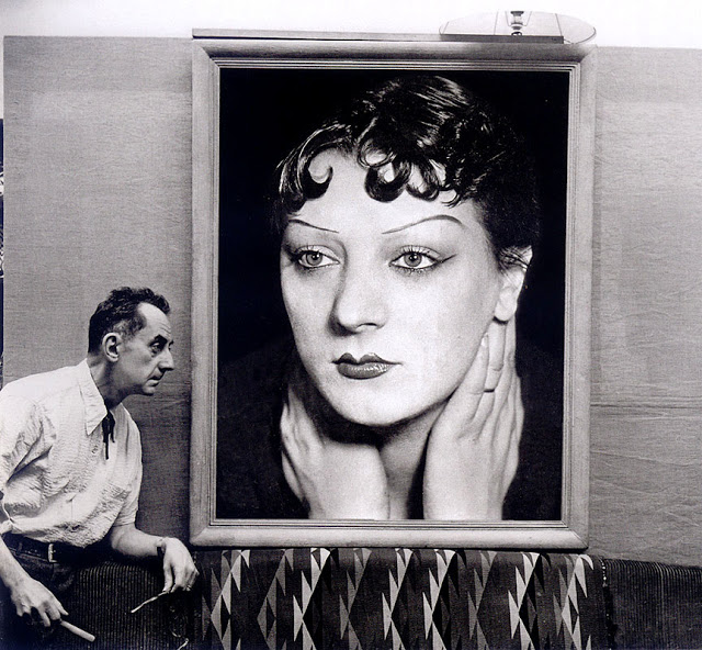 Man Ray - con un ritratto di Kiki de Montparnasse del 1930, Parigi 1954