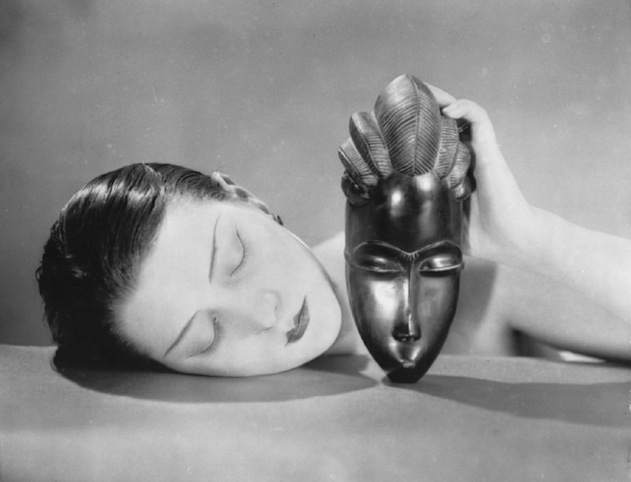 Man Ray - Kiki con maschera africana