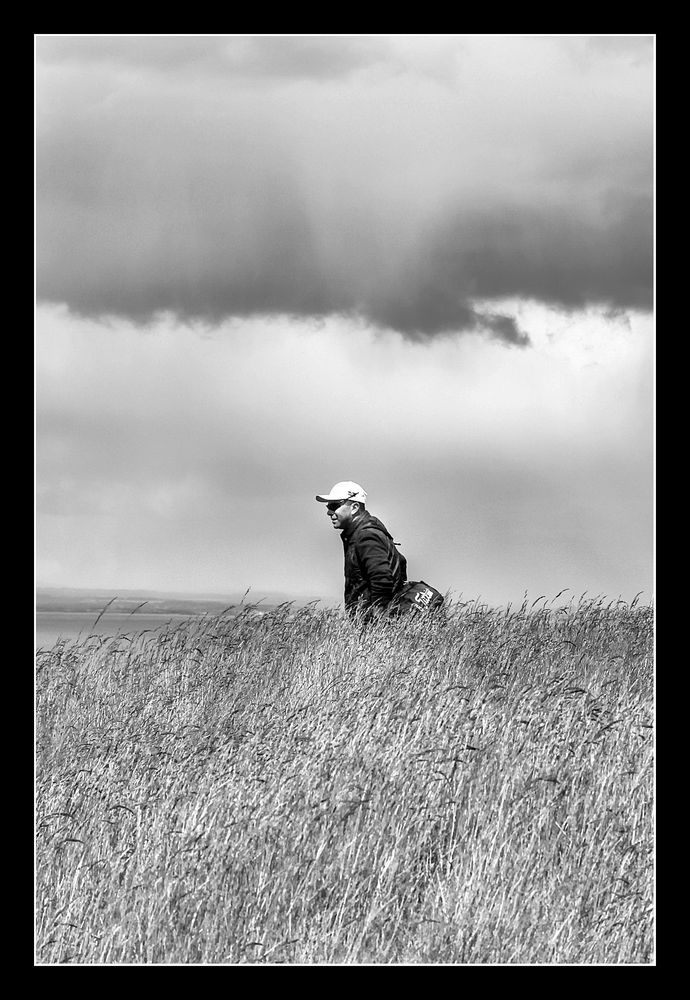 Man Walk Looking di Davide Filippo Girometta 