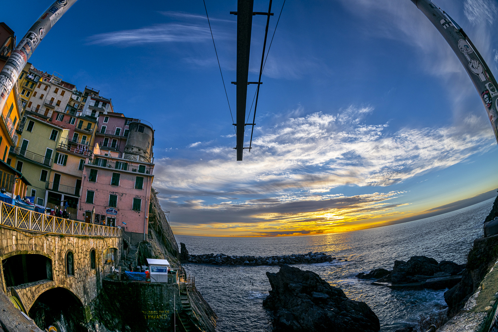 Manarola, un rotondo sul mare