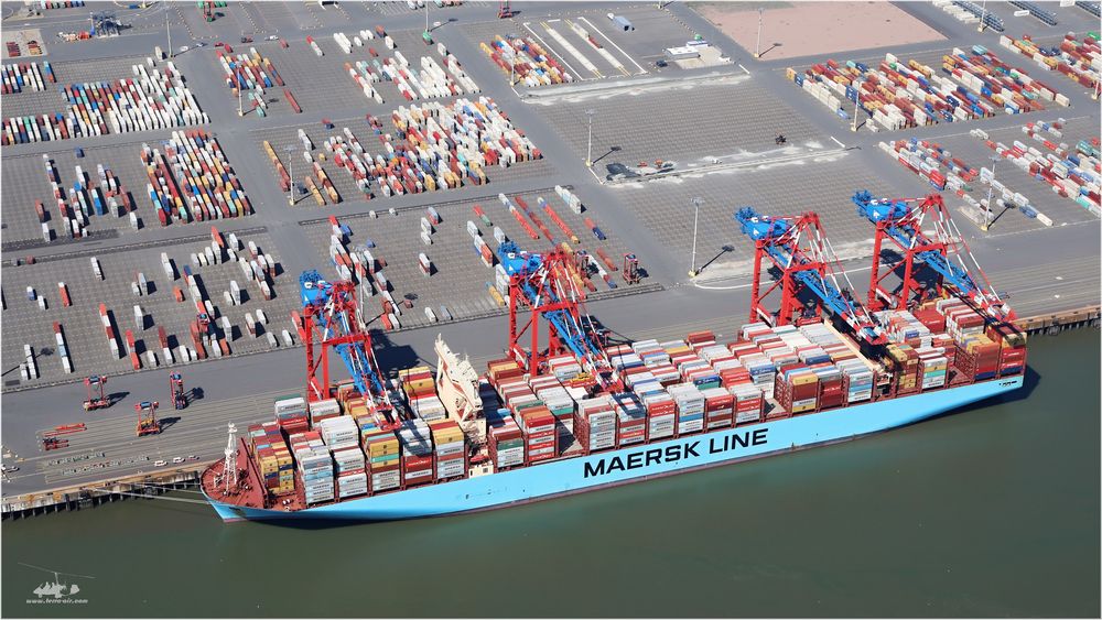 Manchester Maersk (aerial)