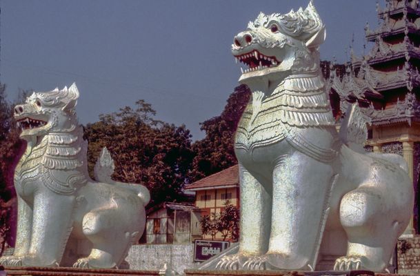 Mandalay entrance to the hill