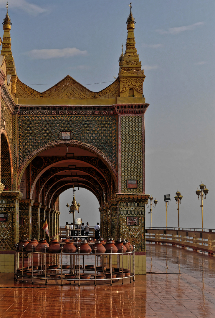 Mandalay Hill mit Durchblick