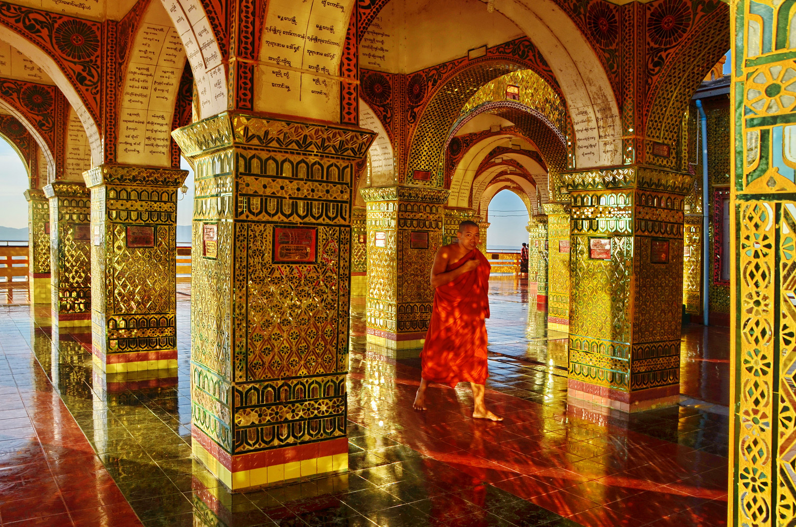 Mandalay Hill - Su Taung Pyi Pagoda