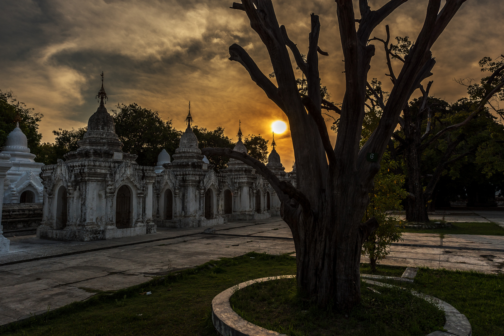 Mandalay Kuthodaw Pagode II