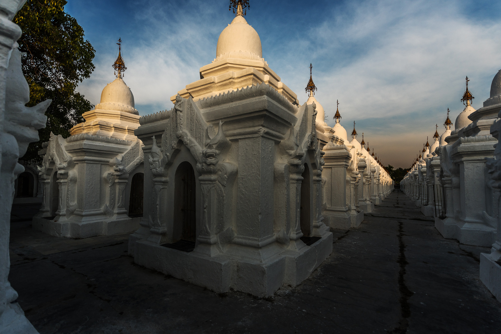 Mandalay Kuthodaw Pagode III