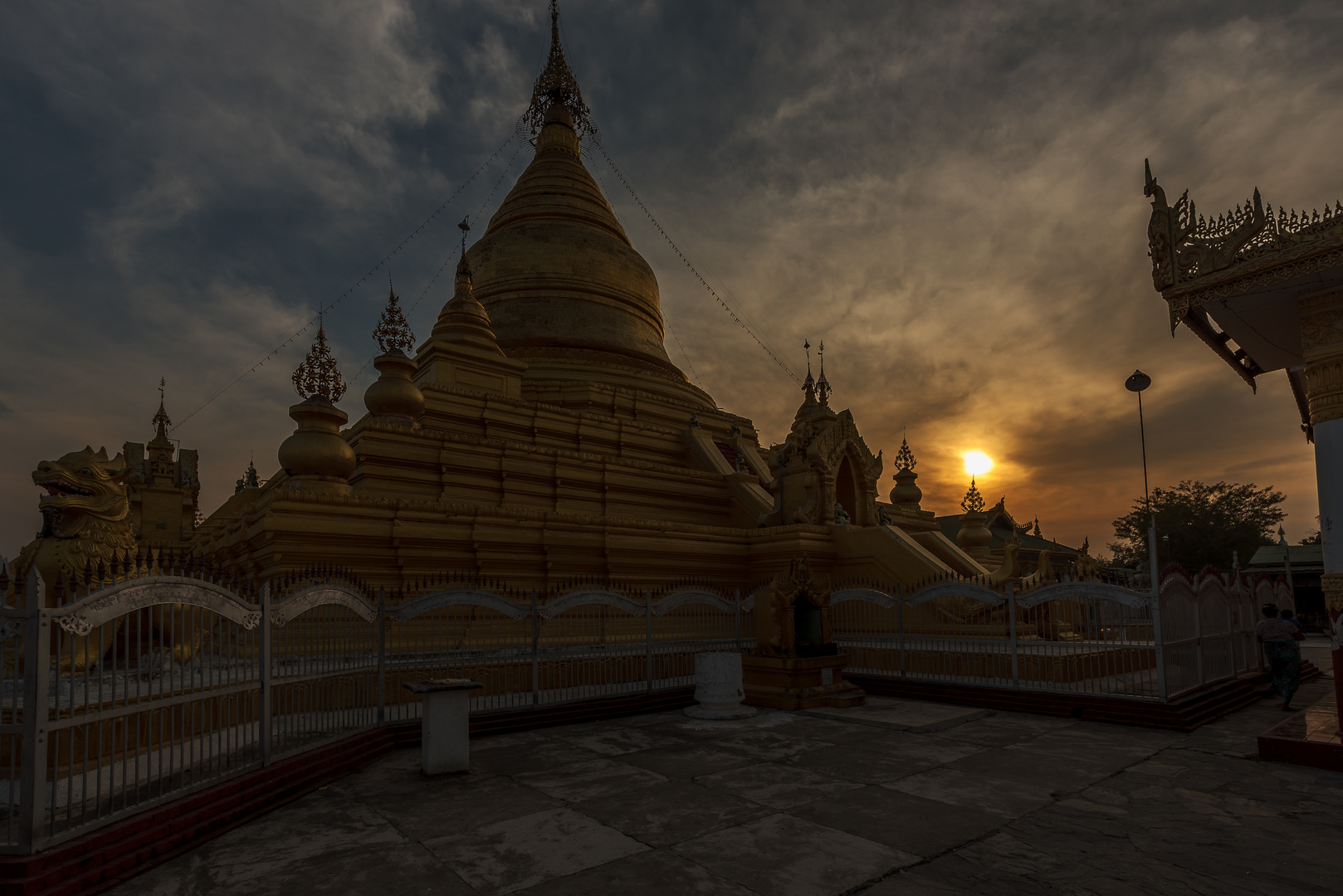 Mandalay Kuthodaw Pagode IV