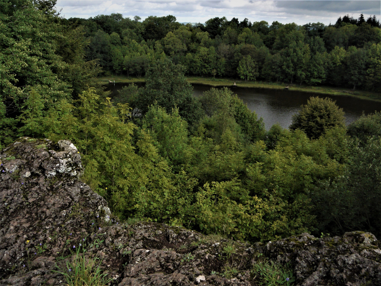 Manderscheid in der Vulkaneifel - Der Windsbornkrater des Mosenberges