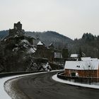 Manderscheider Niederburg bei Tag