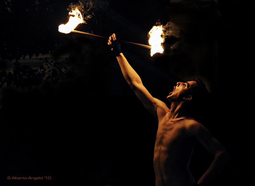 MANGIAFUOCO / FIRE-EATER