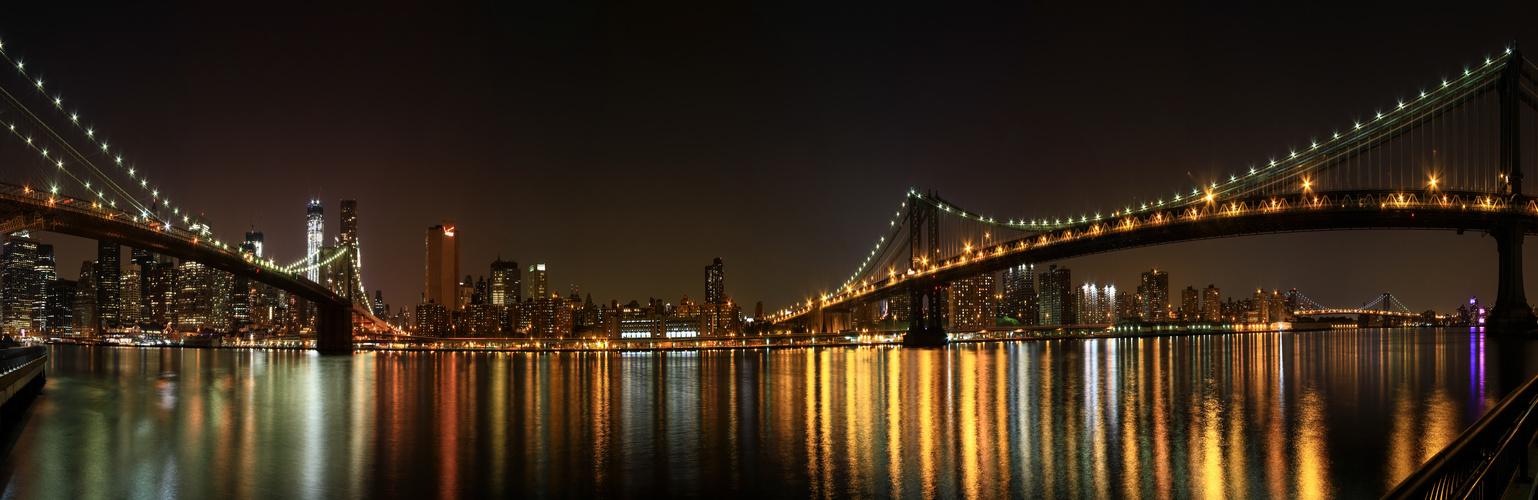 Manhattan Blick mit den 3 Brücken über den East River 